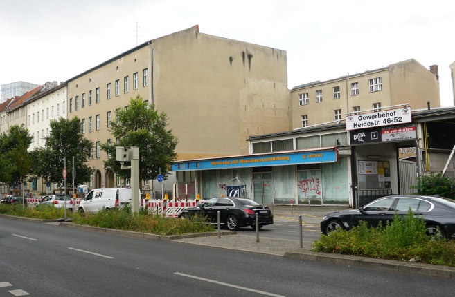 Haus_Berlin_1 Foto der Hauses mit der Werbefläche an der Hausseite